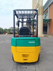 Xe nâng điện cũ 2.5 tấn Komatsu FB25EXF-11. Khung V4000. Sản xuất năm 2012. Mã XC.B25KOD25.00115