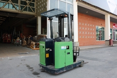 Xe nâng điện cũ reach truck cũ 1.5 tấn Toyota 7FBR15. Khung FV4000. Sản xuất 2007.