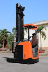 Xe nâng điện đứng lái - Reach truck. Nâng cao hơn- tiện nghi hơn!