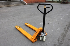 Xe nâng tay giá rẻ 2.5 tấn hiệu Interlift, tiêu chuẩn XK châu Âu