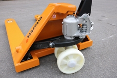 Xe nâng tay giá rẻ 2.5 tấn hiệu Interlift, tiêu chuẩn XK châu Âu