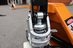 Xe nâng tay giá rẻ 2.5 tấn hiệu Interlift, tiêu chuẩn XK châu Âu