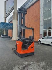 Xe nâng điện cũ Reach truck ngồi lái 2 tấn R 20-01 Linde. Khung Triplex 9600mm.​​​ Sản xuất 2014. Mã XC.R20LIT975.00317