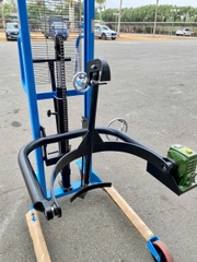 Xe nâng phuy 350kg, nâng cao 1400mm hiệu INTERLIFT Sx 2024, hàng mới 100%