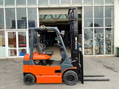 Xe nâng điện cũ ngồi lái 2.5 tấn Toyota 7FBH25, nâng cao 4.5m, sx 2014. Mã XC.B25TOD45.00764