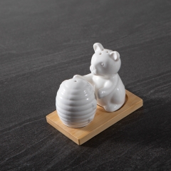 HONEY BEAR Bình đựng hạt tiêu hình con gấu kích thước 15.5x7.5x8.5cm  6585G