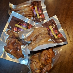 Chân gà rút xương xông khói