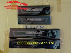 NẸP BƯỚC CHÂN XE FORD RANGER 17-18 | CARBON ĐÀI LOAN