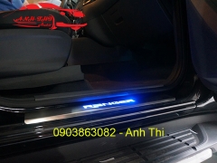 NẸP BƯỚC CHÂN FORD RANGER CÓ ĐÈN