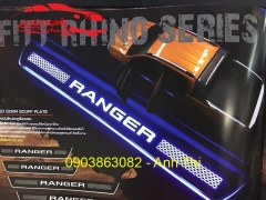 NẸP BƯỚC CHÂN TRONG FITT THÁI FORD RANGER CÓ LED