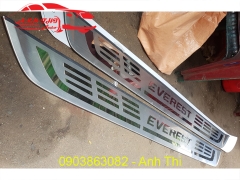 ỐP INOX BỆ BƯỚC THEO XE FORD EVEREST 2019