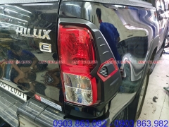 ỐP VIỀN ĐÈN SAU THEO XE TOYOTA HILUX 2019 HÀNG THÁI