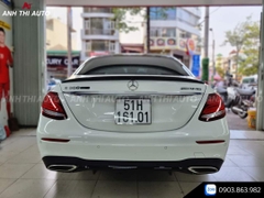 Đuôi Cá Thể Thao Theo Xe Mercedes E-Class
