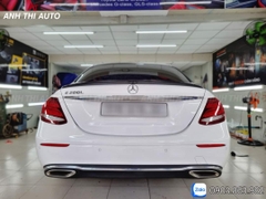 Đuôi Cá Thể Thao Theo Xe Mercedes E-Class