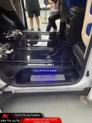 Sàn vân đá và nẹp bước chân có đèn Toyota Alphard