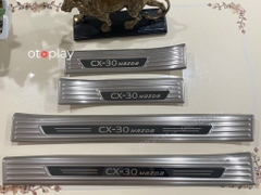 Nẹp bước chân Mazda CX30