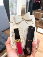 Son kem Tom Ford Liquid Lip Luxe Matte – Màu 129 Carnal (Đỏ cam đào)