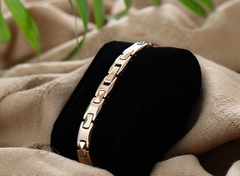 Vòng tay huyết áp Toma cho nữ ( chấm đỏ) - Nhật