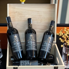 Rượu vang Ý cao cấp Queen IGT Sangiovese Puglia Chính Hãng