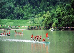 Lễ hội đua mảng - nét văn hóa độc đáo của người dân Hà Giang bên dòng sông Gâm