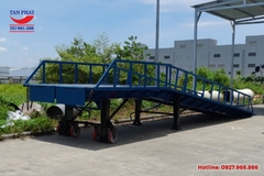 cầu xe nâng có lan can