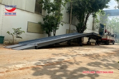 Cầu dẫn xe nâng lên container