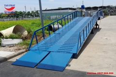 cầu xe nâng có lan can