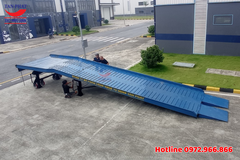 Cầu dẫn xe nâng lên container