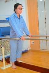 PN01 - Khung song song tập đi