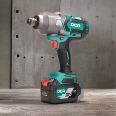 Máy siết buloong dùng pin DCA ADPB998DM