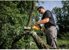 Máy cưa xích dùng pin Dewalt DCCS623B