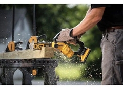 Máy cưa xích dùng pin Dewalt DCCS623B