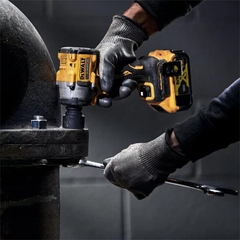 Máy siết bulong Dewalt DCF922N-B1