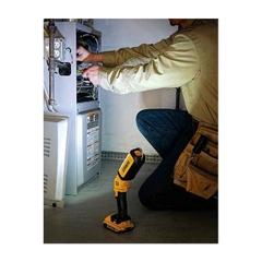 Đèn pin Dewalt DCL050N-KR