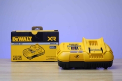 Bộ sạc pin đa năng 10.8-18V Dewalt DCB118-KR