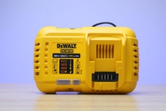 Bộ sạc pin đa năng 10.8-18V Dewalt DCB118-KR