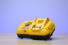 Bộ sạc pin đa năng 10.8-18V Dewalt DCB118-KR