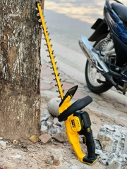 Máy tỉa cành, hàng rào dùng pin Dewalt DCMHT563N-XJ