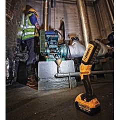 Đèn pin Dewalt DCL050N-KR