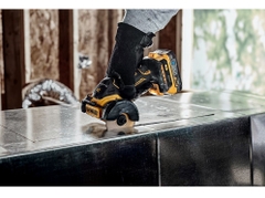 Máy cắt đa năng dùng pin Dewalt DCS438B