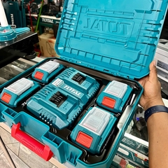 Bộ 4 pin và 1 sạc P20S TFBCLI20244 TOTAL