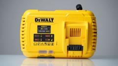 Bộ sạc pin đa năng 10.8-18V Dewalt DCB117-KR