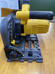 Máy cưa đĩa dùng pin Dewalt DCS520NT-XJ