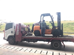 5 cách giữ an toàn khi vận hành xe nâng dầu trên địa hình gồ ghề