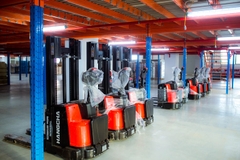 Loại xe nâng nào là tốt nhất cho một kho hàng nhỏ hẹp