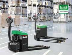 Nên chọn xe nâng điện pallet đứng lái hay dắt lái?
