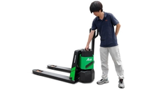 Có thực sự ổn nếu dùng xe nâng tay trong môi trường nâng pallet nặng liên tục