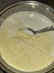 Xu hướng mua sữa bò có lớp váng tăng mạnh tại Việt Nam