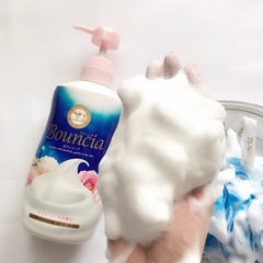 Sữa tắm dưỡng da Bouncia hương hoa 500ml Hàng Nhật Nội Địa tạo bọt mịn như kem