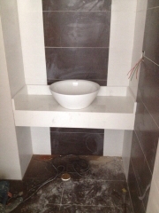 Đá chậu lavabo trắng ý